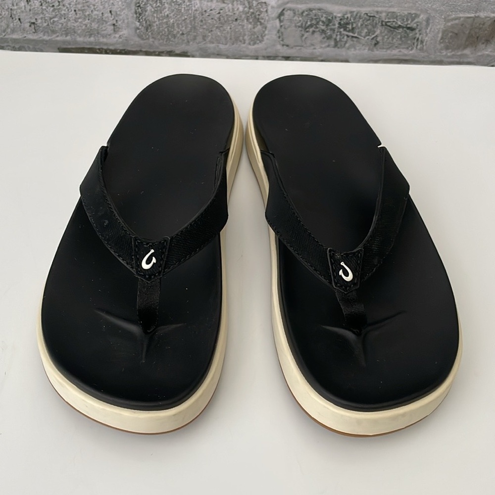 OluKai Black and Tan Sandals